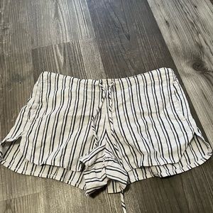 BRANDY MELVILLE SHORTS